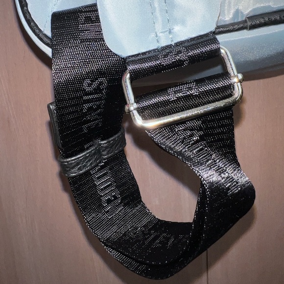 *NWT* Steve Madden Quilted Mini Backpack w/ Detachable Wristlet - Picture 13 of 16